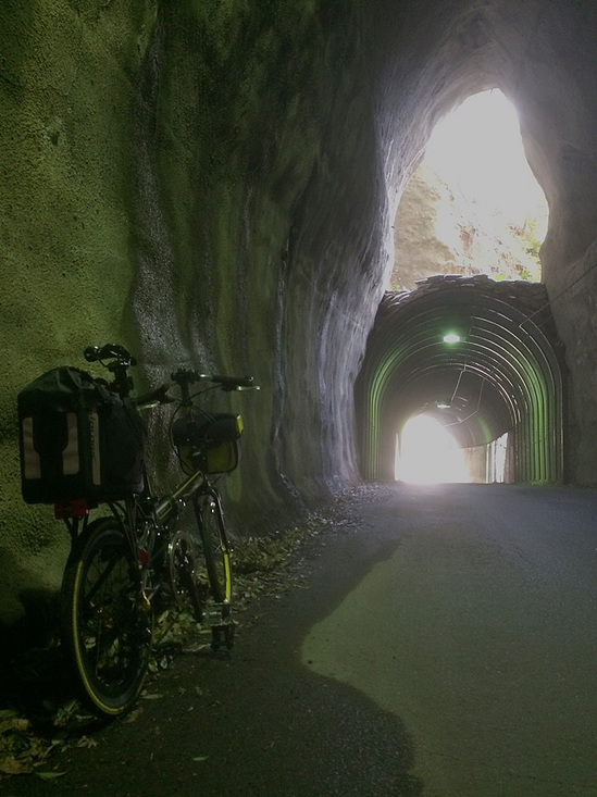 上下2段のトンネル